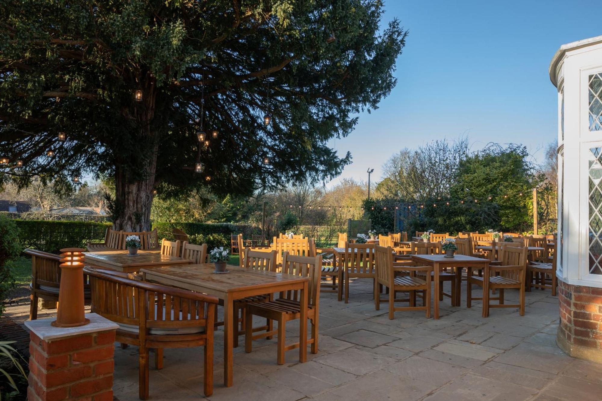Bedford Arms Hotel ريكمانسوورث المظهر الخارجي الصورة